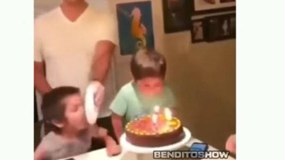 Video: le quiso hacer lo mismo que a la nena que le soplaron la velita, pero su padre no lo dejó