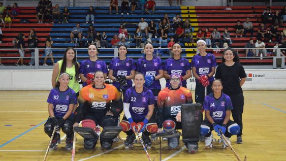 Las chicas de Impsa sonríen antes del partido final. ganaron en forma inapelable la gran final del Vendimia y ahora piensan en arrancar de la mejor forma la temporada de hockey patín