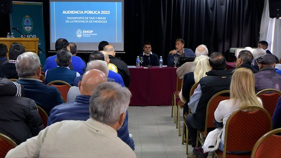 Audiencia pública por aumento en tarifa de taxis y remises. Se realizó la audiencia en el Centro de Congresos y Exposiciones, por el pedido de aumentar la bajada de bandera, y la ficha por kilómetro recorrido.  Foto: Orlando Pelichotti