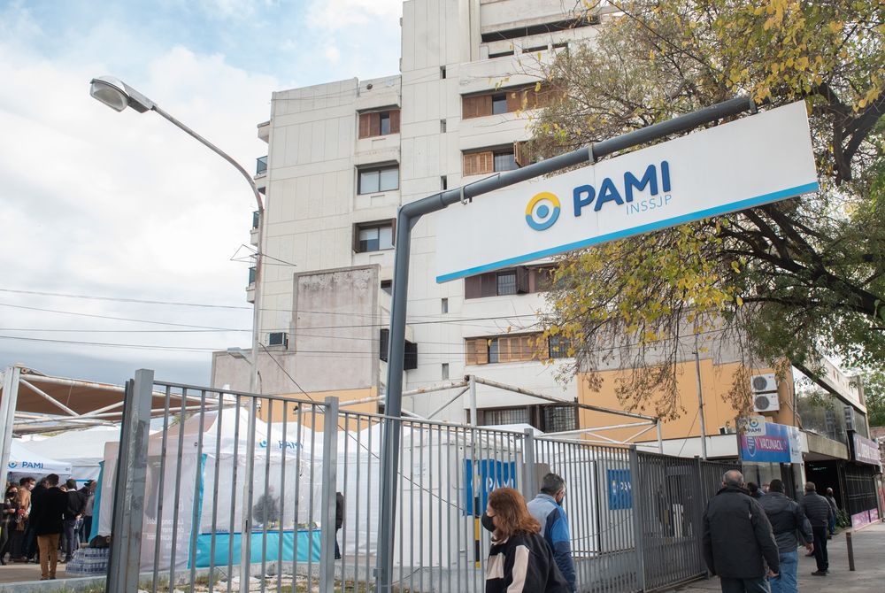 Sede PAMI en calle Belgrano