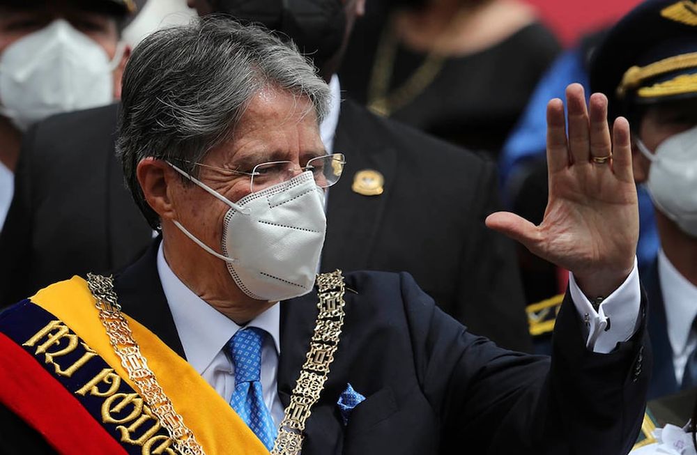 El presidente de Ecuador, Guillermo Lasso, redujo este domingo los precios de combustibles, la piedra angular de las manifestaciones indígenas que sacuden al país hace dos semanas y que lo tienen contra las cuerdas en un debate sobre su posible destitución ante el Congreso. (AP)