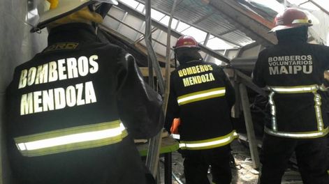 Los Andes | Unachacarita se incendió en Maipú e intervinieron bomberos locales y del Cuartel Central. Imagen de archivo.