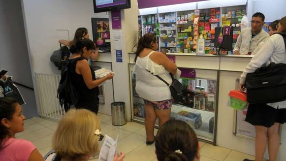 El BNA cerró un acuerdo con farmacéuticos para que los jubilados accedan a medicamentos a menor precio. Foto: Orlando Pelichotti / Los Andes