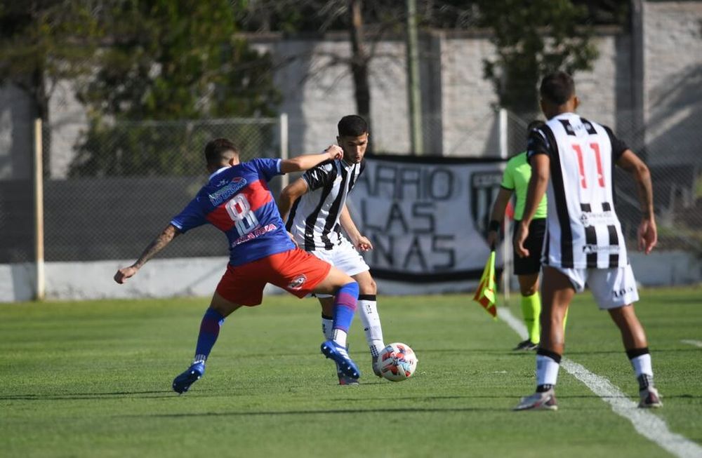 Gimnasia y Esgrima recibe a Güemes de Santiago del Estero en el estadio Víctor Legrotaglie. / José Gutiérrez (Los Andes).