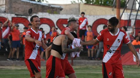 Por la 9 fecha de la zona B de la Primera Nacional. Maipú metió un triunfazo ante Gimnasia de Jujuy. / Mariana Villa (Los Andes).