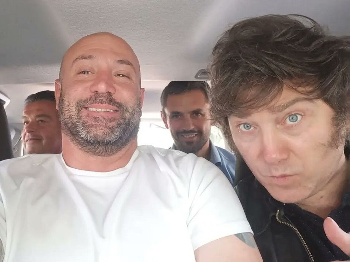 El exdirector de la Agencia Nacional de Discapacidad, Diego Spagnuolo, junto a Javier Milei, su hermana Karina y Martín Menem