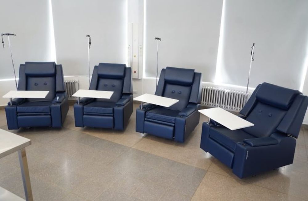 Para mejorar la atención de pacientes con cáncer el hospital Central inauguró un nuevo espacio. El servicio de Oncología tendrá un lugar de uso exclusivo en el que se ha sumado nueva tecnología, se ha buscado optimizar recursos y su refuncionalización. El acto contó con la presencia de autoridades, entre las que se contó el gobernador Alfredo Cornejo