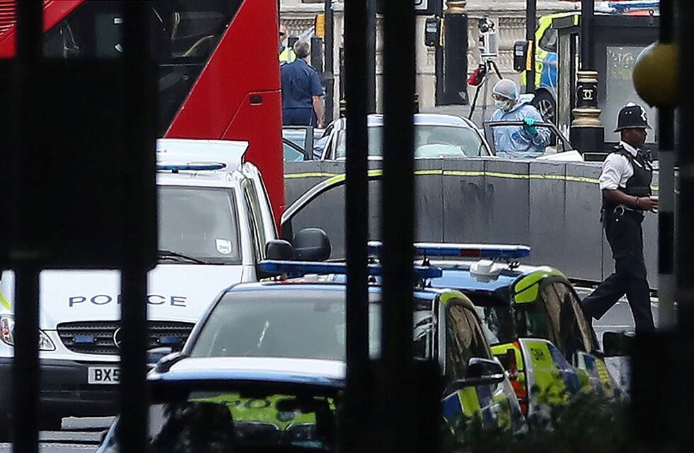Londres en alerta terrorista: un hombre estrelló su auto contra el Parlamento
