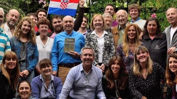 La embajadora croata, Duška Paravić (en el centro de la imagen, de camisa blanca) y la cónsul, Maja Steović, estarán en Mendoza durante el fin de semana largo.