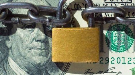 Quienes adquieran más de u$s 10.000 en un mes tendrán prohibido comprar en el siguiente