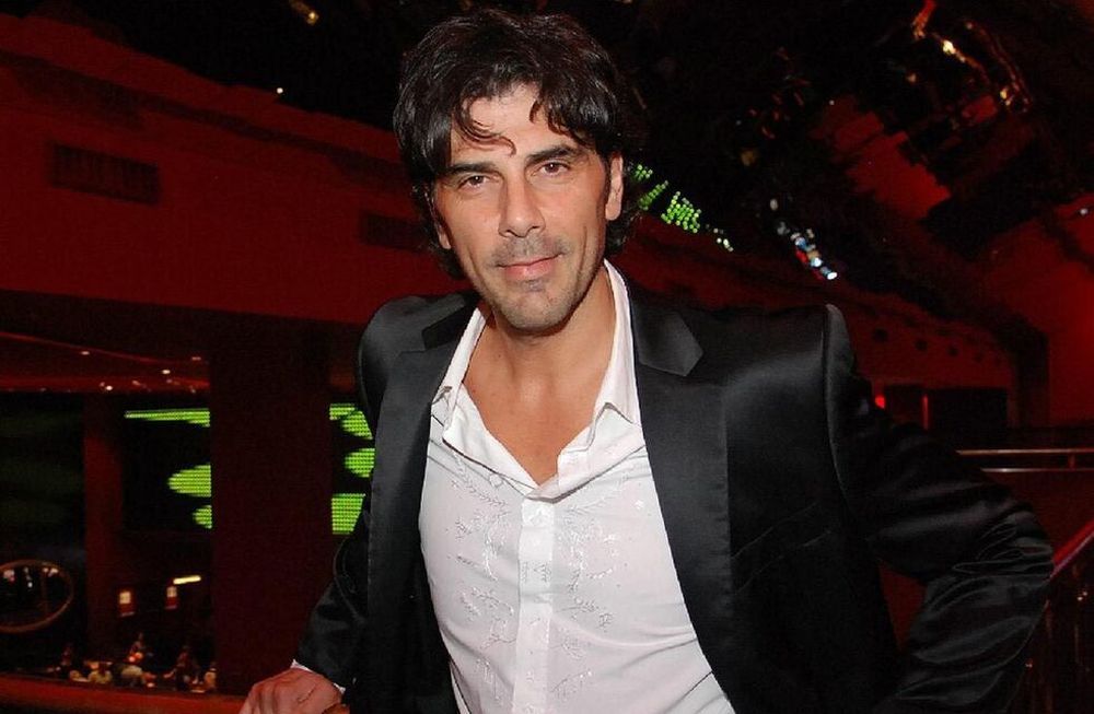 Juan Darthés le canta al amor desde otro lugar