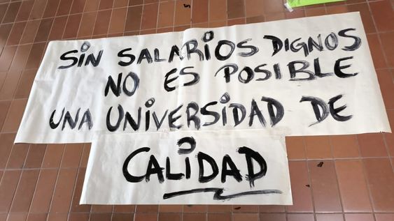 El gremio de Nodocentes Asociación del Personal de la Universidad Tecnológica Nacional, APUTN, realiza jornadas de visibilización del conflicto.