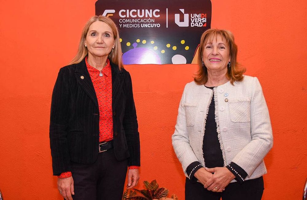 Las candidatas a rectora de la UNCuyo, cuando fueron al debate en Señal U. Adriana García y Esther Sánchez. La pelea por el poder universitario no es a fuerza de sonrisas.Foto: Mariana Villa / Los Andes