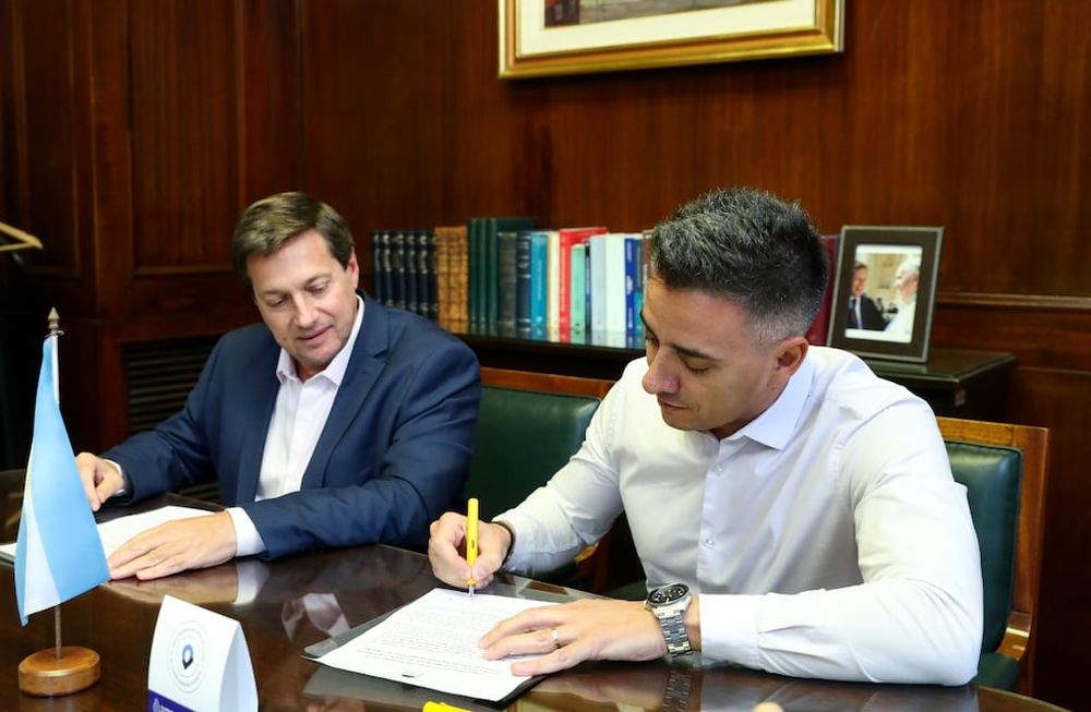 El intendente Marcos Calvente firmó un importante convenio de colaboración con la Subsecretaría de Defensa del Consumidor y Lealtad Comercial, dependiente de la Secretaría de Comercio y Minería del Ministerio de Economía de la Nación.