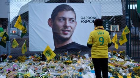 Los hinchas del Nantes sintieron con gran dolor la muerte del futbolista. El club retiró la camiseta número “9” y le brindaron sentidos homenajes al delantero argentino. (AP)