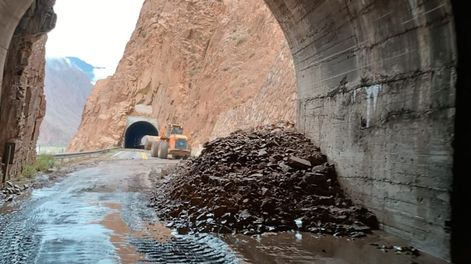 Después de los aludes y el corte de ruta, así está el Paso a Chile a primera hora del viernes. Foto: Gendarmería Nacional