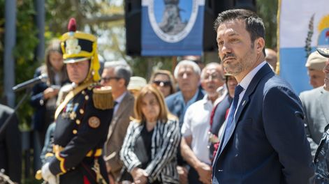 El ministro de Defensa de la Nación, Luis Petri, presentó en soledad al Destacamento de Granaderos en Mendoza.&nbsp;