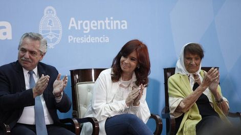 Los Andes | Acto por la democracia en plaza de mayola camporaCristina kirchneralberto fernandezlula la silvaFoto prensa