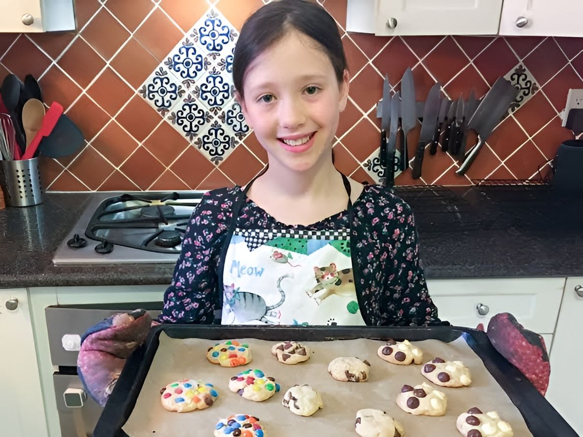A los 7 años empezó a vender galletas para ayudar a una amiga con una enfermedad y 3 años después recaudó USD 100.000