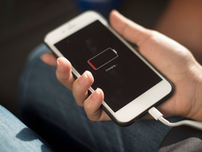 Olvidate de los cables. Una normativa de la Unión Europea promueve otras formas para cargar la batería de tu teléfono. Olvidate de los cables. Una normativa de la Unión Europea promueve otras formas para cargar la batería de tu teléfono.