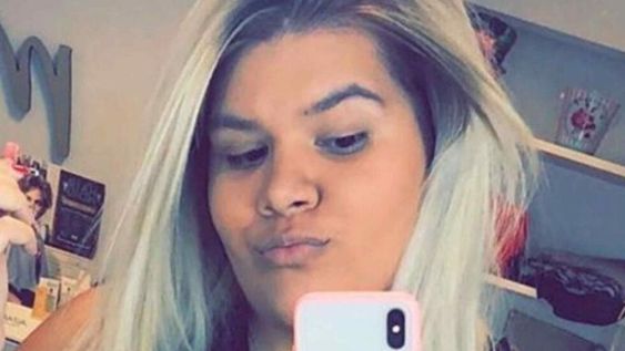 Otra famosa se sumó al estilo de Lali: More Rial apareció con su cabello rosa