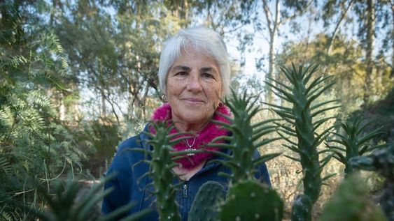 Mercedes Cisternas, presidente de la Asociación Gestión Nativa, integrada por mujeres de Las Heras que producen plantas nativas y Es una Asociación llevada adelante por mujeres en y para departamento de Las Heras en la cual producen plantas nativas y otros cultivos. Foto: Ignacio Blanco / Los Andes.