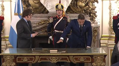 Milei le tomó juramento a Lisandro Catalán el nuevo ministro del Interior.