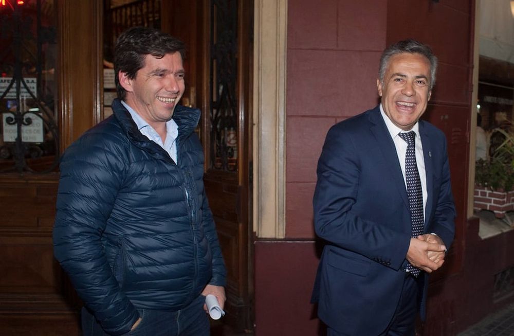 Alfredo Cornejo y Andrés Lombardi, el único que en el radicalismo nacional votó en contra de la suspensión de los radicales que apoyaron el veto de Milei.