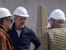 ulpiano suarez recorrio la obra de las viviendas que se construyen en la ex fabrica aliar