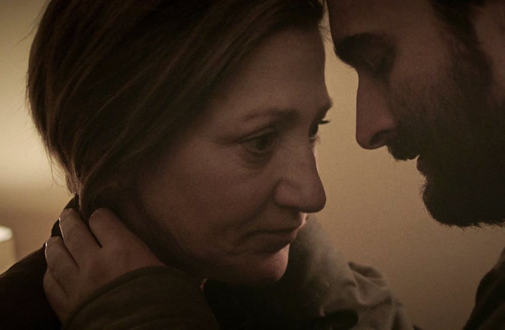 Outside in, una historia con matices fuertes y una profunda mirada al desarraigo de la vida