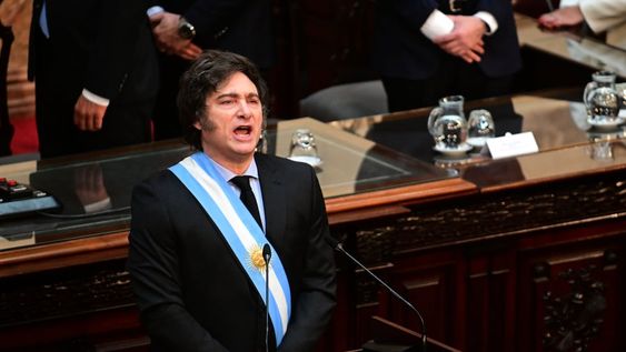 El presidente Javier Milei fue a la Cámara de Diputados este domingo para presentar el Presupuesto 2025 y también se transmitió por cadena nacional. Foto: Maxi Luna / NA