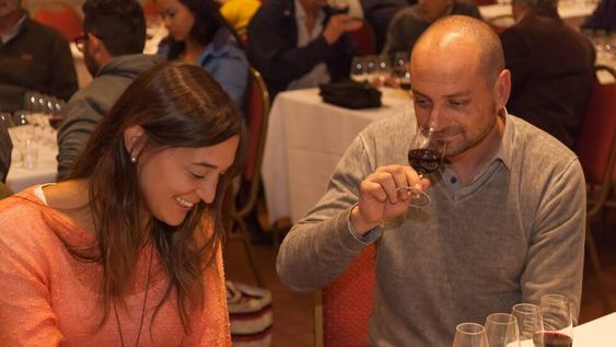 Cómo hacer la cata del vino, paso a paso