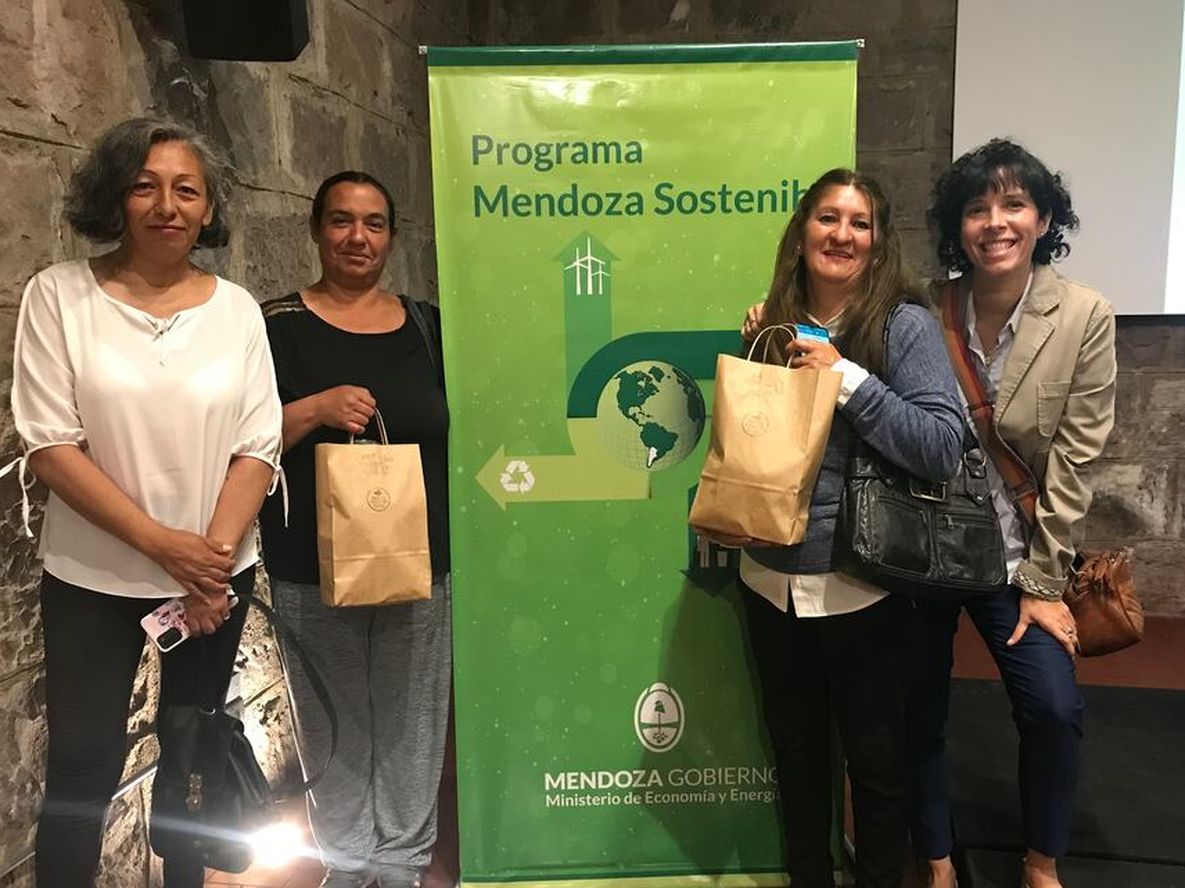 Trabajadoras de HidroCultiva se capacitaron sobre buenas prácticas de triple impacto