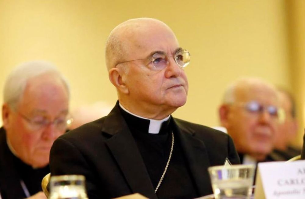 El acusador del papa Francisco denunció flagelo de la homosexualidad