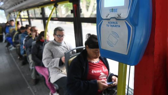 Desde este viernes, los usuarios sólo podrán abonar sus pasajes con el nuevo Sistema Único de Boleto Electrónico. Foto: José Gutiérrez / Los Andes