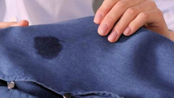 como eliminar las manchas de aceite de tu ropa solo con 1 ingrediente magico que tenes en casa