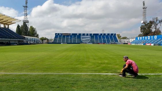 Es oficial. El Tomba volverá a jugar en su estadio el próximo sábado a las 14 contra Arsenal. Los hinchas felices. Foto: Orlando Pelichotti/ Los Andes