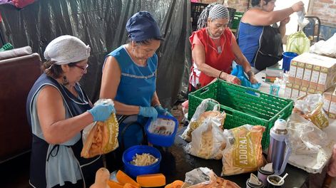Muchas de las personas que van a comedores communitarios son personas con trabajo pero que no llegan a fin de mes. Foto: Archivo Los Andes