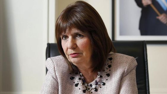 La presidenta del PRO criticó al Presidente por las usurpaciones de tierras.