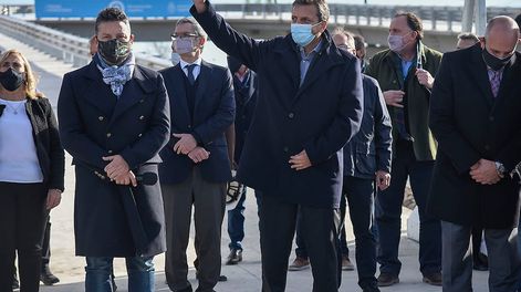 Los Andes | Massa encabezó el viernes la inauguración de un puente ferroviario en el conurbano junto al ministro de Transporte, el massista Guerrera. / Los Andes