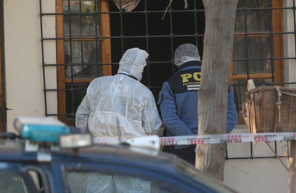 La escena del crimen fue analizada por peritos de Policía Científica. Esperan el resultado de varias pericias para avanzar.