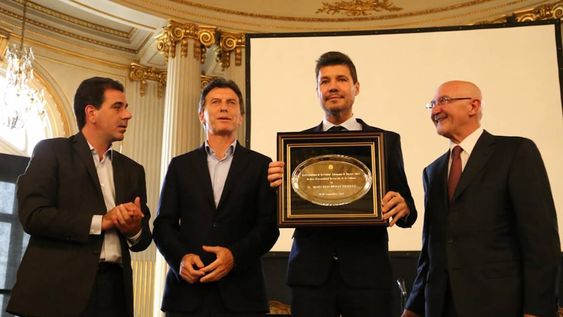 Crece la polémica y arde Twitter por el premio a Tinelli como “personalidad de la cultura”