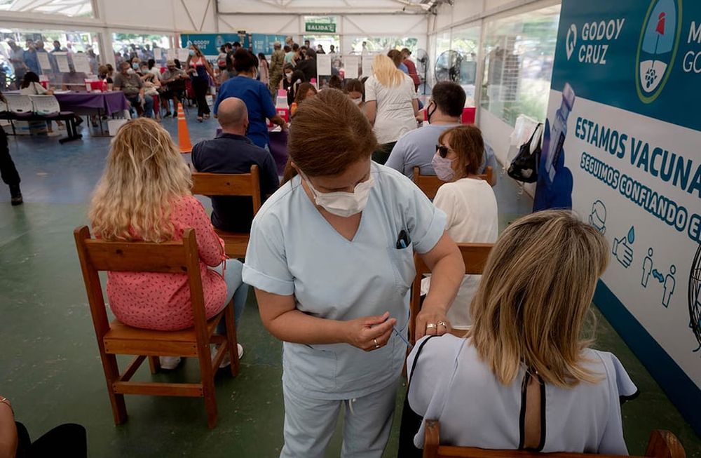 Las tasas de transmisión entre los no inmunizados fueron más altas con la nueva subvariante BA.2 en comparación a la cepa original. / Foto: Ignacio Blanco