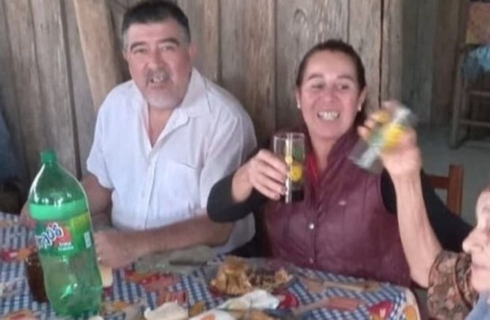 Pérez y Caillava junto a Catalina Peña durante el almuerzo en 9 de Julio. (Gentileza: El Trece)