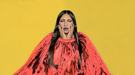 Los Andes | La Chola Poblete, artista multidisciplinaria y activista que, a sus 34 años, llegó a la exposición de arte contemporáneo más importante del mundo.