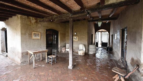 Una parte importante del programa es la recuperación de la casona que data de 1818, priorizando las intervenciones de tipo estructural y, en segundo grado, las de naturaleza estética y funcionales.