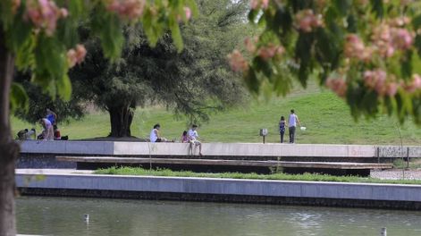 Las temperaturas máximas darán un alivio en Mendoza. Foto: Parque Central, Ciudad.