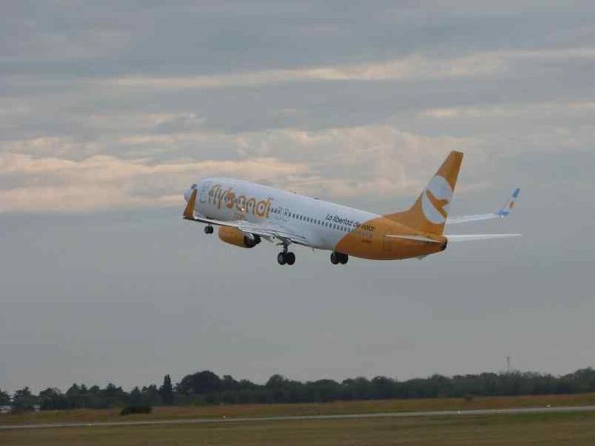 FLYBONDI. La compañía suma frecuencias para las rutas nacionales a Mendoza, Neuquén, Salta y Tucumán.(Archivo)