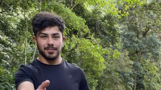 Con esta ropa se lo vio por última vez a Rodrigo Salguero. La familia afirma que mide 1,75 metros y que probablemente se encuentre más delgado que en la foto.