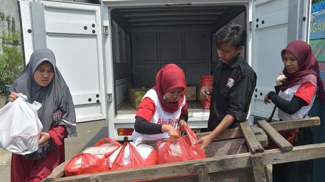 También en Indonesia los restos de comida de fiestas van a pobres